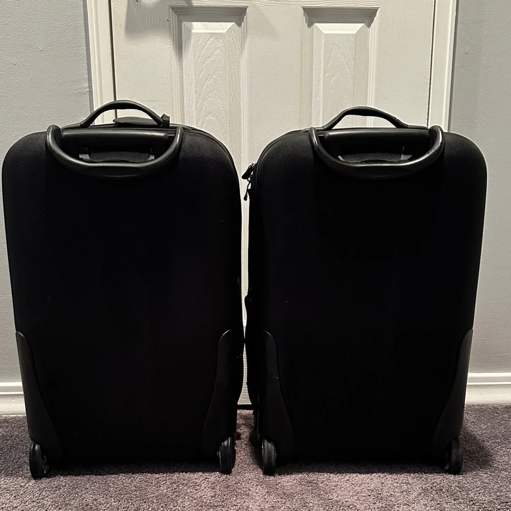 Black Travel Suitcase Set